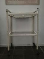 Oud ziekenhuis karretje, Ophalen