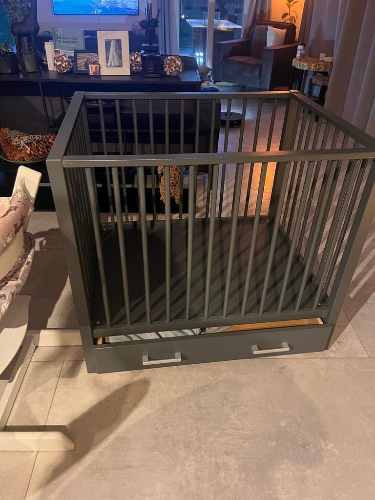 Grijze box voor baby, Kinderen en Baby's, Boxen, Ophalen, Gebruikt, Vierkant, Lade