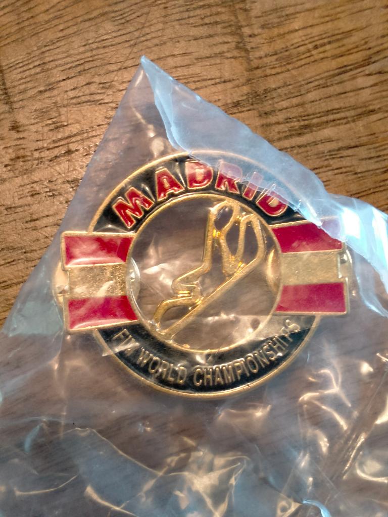 FIM World Championships Madrid motor race pin motorrace, Ophalen of Verzenden, Zo goed als nieuw, Sport