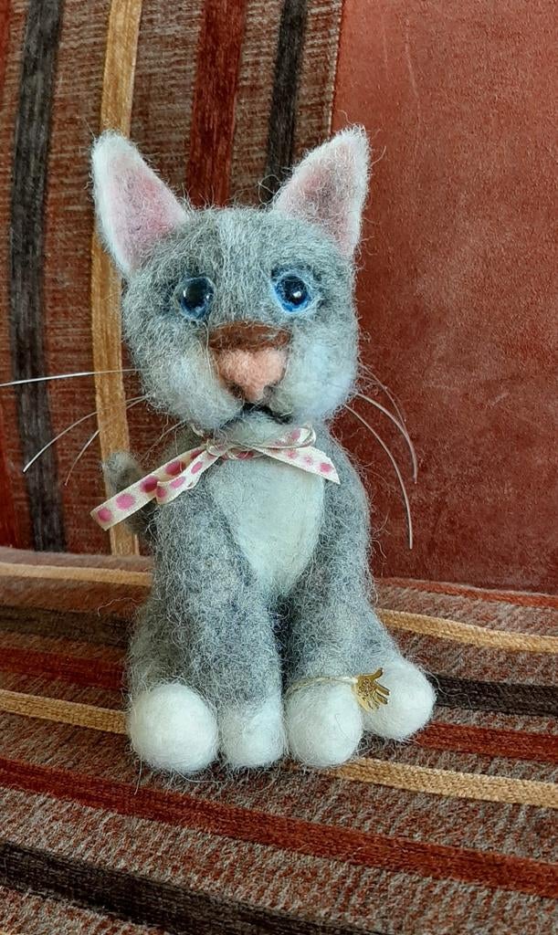 Genaaldvilte poes katje kitten wol naaldvilten handgemaakt, Ophalen of Verzenden, Nieuw, Overige typen, Wolvilt