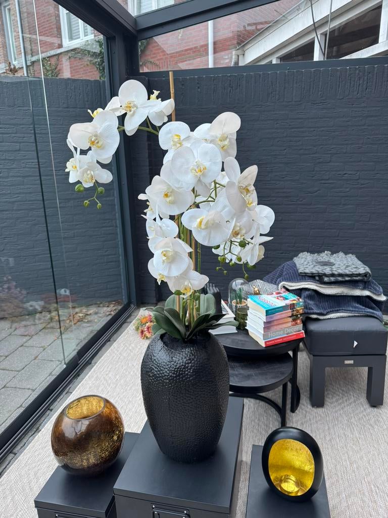 Mooie kunst orchideé in zwarte pot. Hoogte 115cm, Ophalen of Verzenden, Zo goed als nieuw