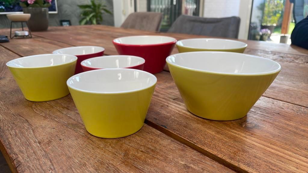 Leuke groene en rode schaaltjes, keramiek, Huis en Inrichting, Keuken | Servies, Gebruikt, Keramiek, Ophalen of Verzenden, Schaal of Schalen
