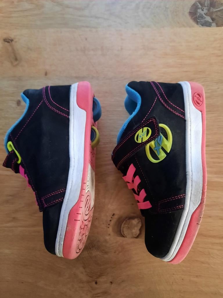 Te koop schoenen met wieltjes. Maat 34, Kinderen en Baby's, Speelgoed | Buiten | Rolschaatsen, Ophalen of Verzenden