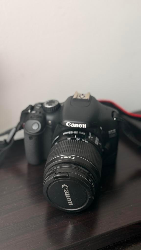 Canon eos 500d met oplader en extra lens, Spiegelreflex, Canon, Ophalen of Verzenden, Zo goed als nieuw
