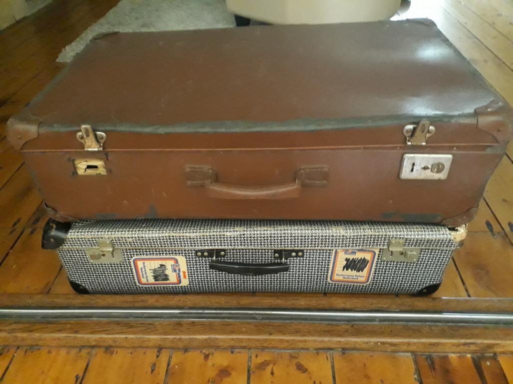 2 grote Vintage koffers. 44 x 75 cm, Gebruikt, Hard kunststof, 45 tot 55 cm, Ophalen of Verzenden