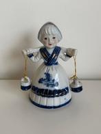 Delfts Blauw Beeldje: Hollandse dame met juk en emmers, Ophalen of Verzenden