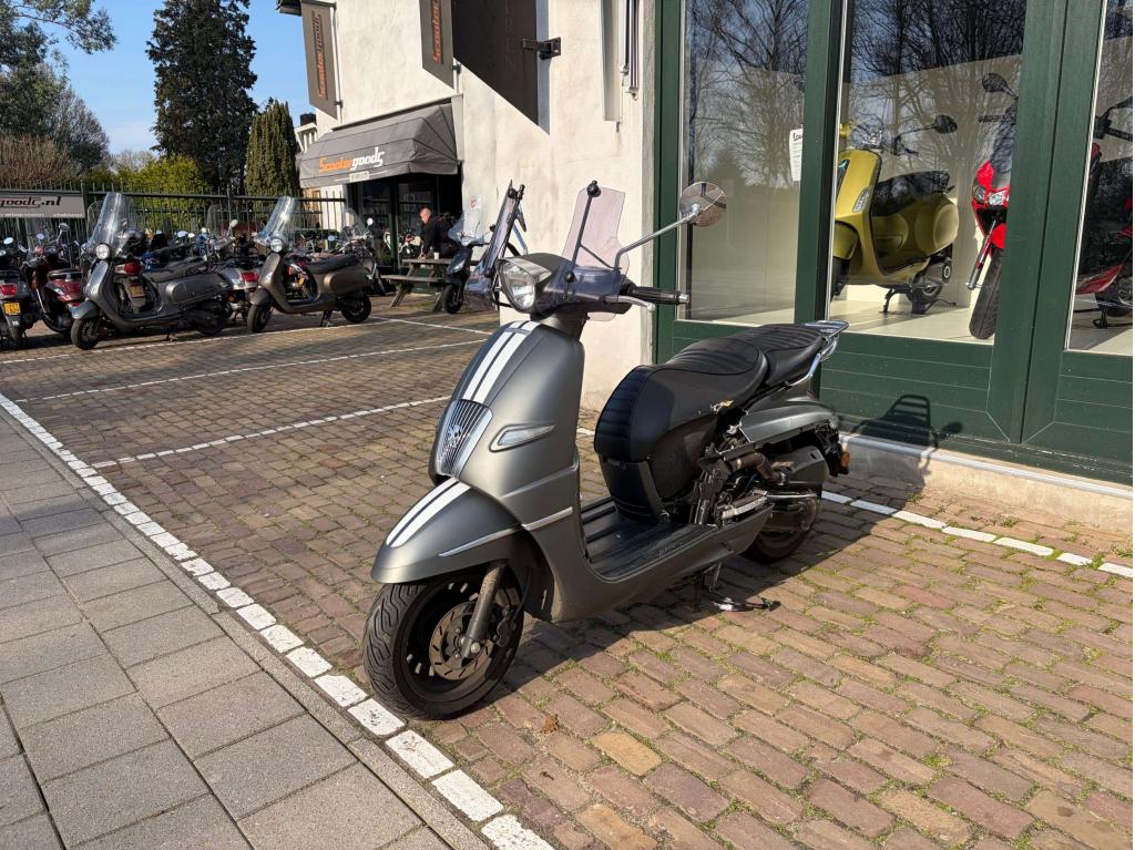 Peugeot Django | Snor | 2024 | Schade, Niet ingevuld, Gebruikt, Overige modellen, Niet ingevuld