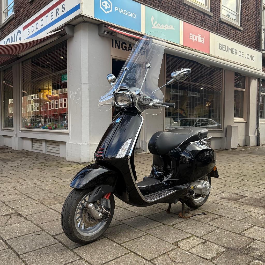 Vespa Sprint Zwart | Windscherm hoog | 1e eigenaar |  BOVAG, Ophalen of Verzenden, Zo goed als nieuw, Vespa, Benzine