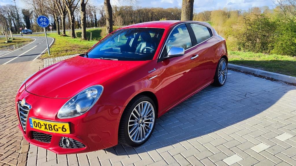 Alfa Romeo Giulietta 1.4 Turbo Distinctive, Voorwielaandrijving, Zwart, 4 cilinders, Handgeschakeld