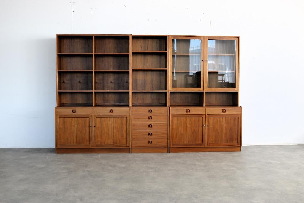 vintage wandmeubel | boekenkast | teak | Zweeds, Gebruikt, Met deur(en), ., Glas