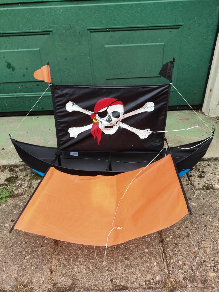 Piratenschip vlieger van het bekende merk Rhombus, Ophalen of Verzenden, Nieuw, Eenlijns