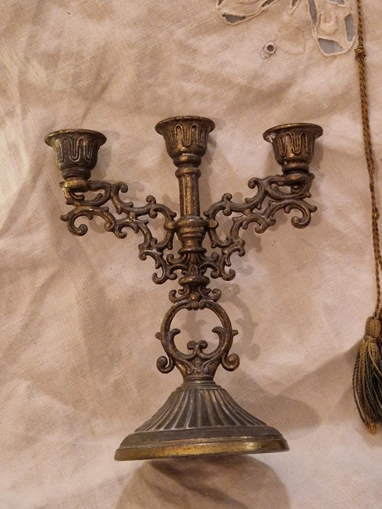 Kleine, brocante kandelaar- metaal., Antiek en Kunst, Curiosa en Brocante, Verzenden
