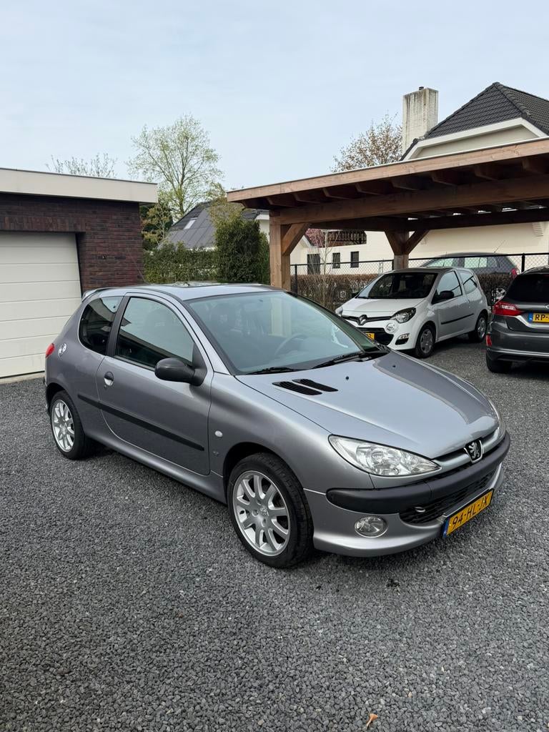 Peugeot 206 1.4 trekhaak/elek-ramen/apple carplay, Voorwielaandrijving, Stof, 4 cilinders, Origineel Nederlands