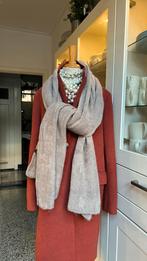 Beige/Taupe 100% wollen superzachte shawl 210x60 cm., Ophalen of Verzenden, Zo goed als nieuw, Maat 46/48 (XL) of groter, Sjaal