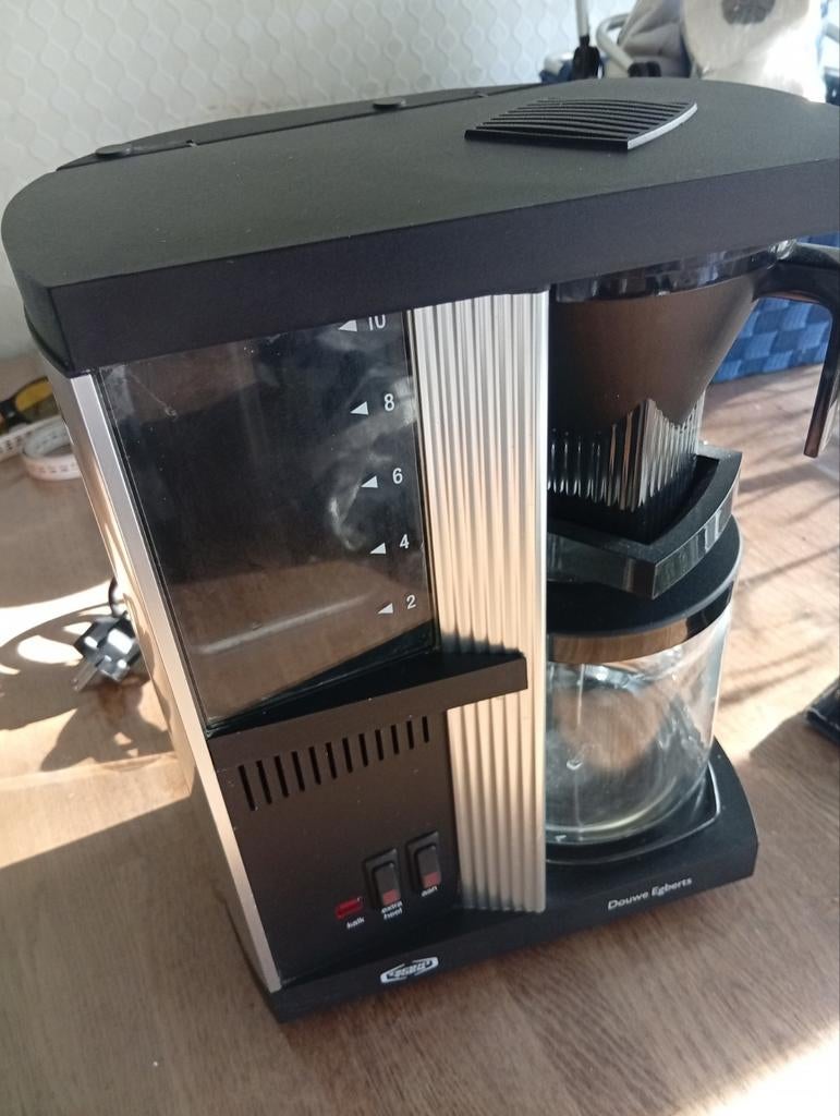 Douwe Egberts Koffiezetapparaat - Technivorm Zwart/Zilver, Gebruikt, 10 kopjes of meer, Koffiemachine, Gemalen koffie