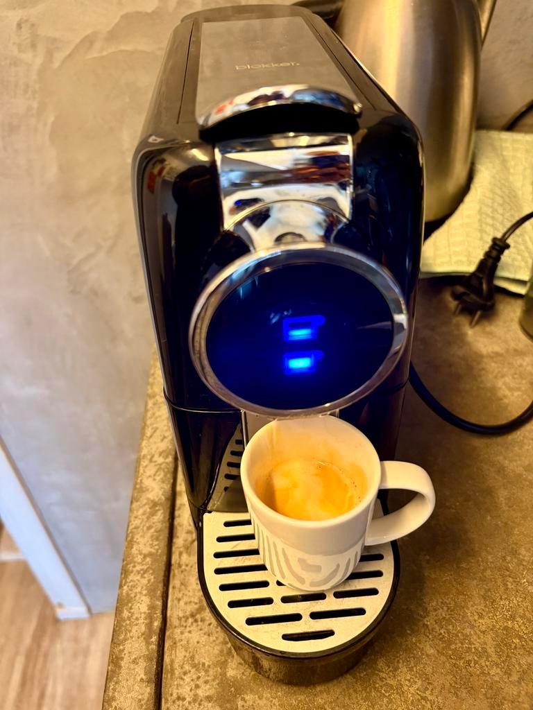 Blokker cup koffiemachine, Gebruikt, Koffiemachine, Ophalen of Verzenden, Koffiepads en cups