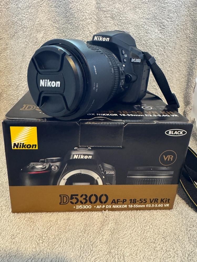 Nikon D5300 , Nikon lens 18-105 mm en tas., Spiegelreflex, Ophalen of Verzenden, Zo goed als nieuw, Nikon