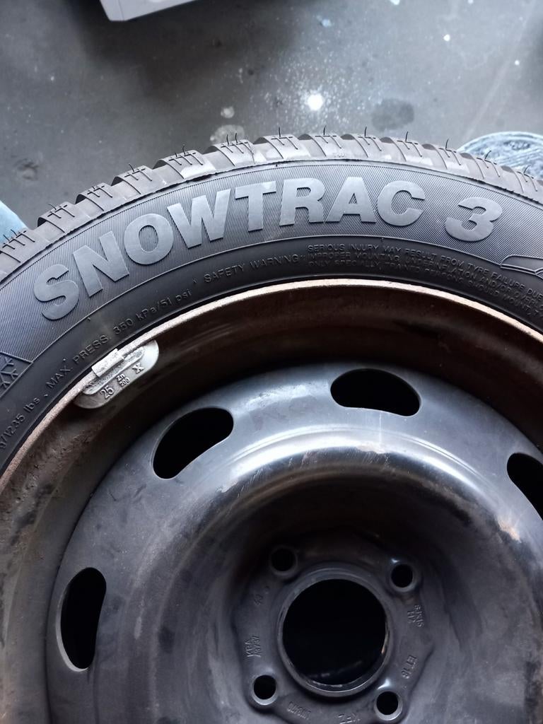 Vredestein m/s banden.185/65 r15, Auto-onderdelen, Banden en Velgen, 15 inch, Nieuw, All Season, Band(en)