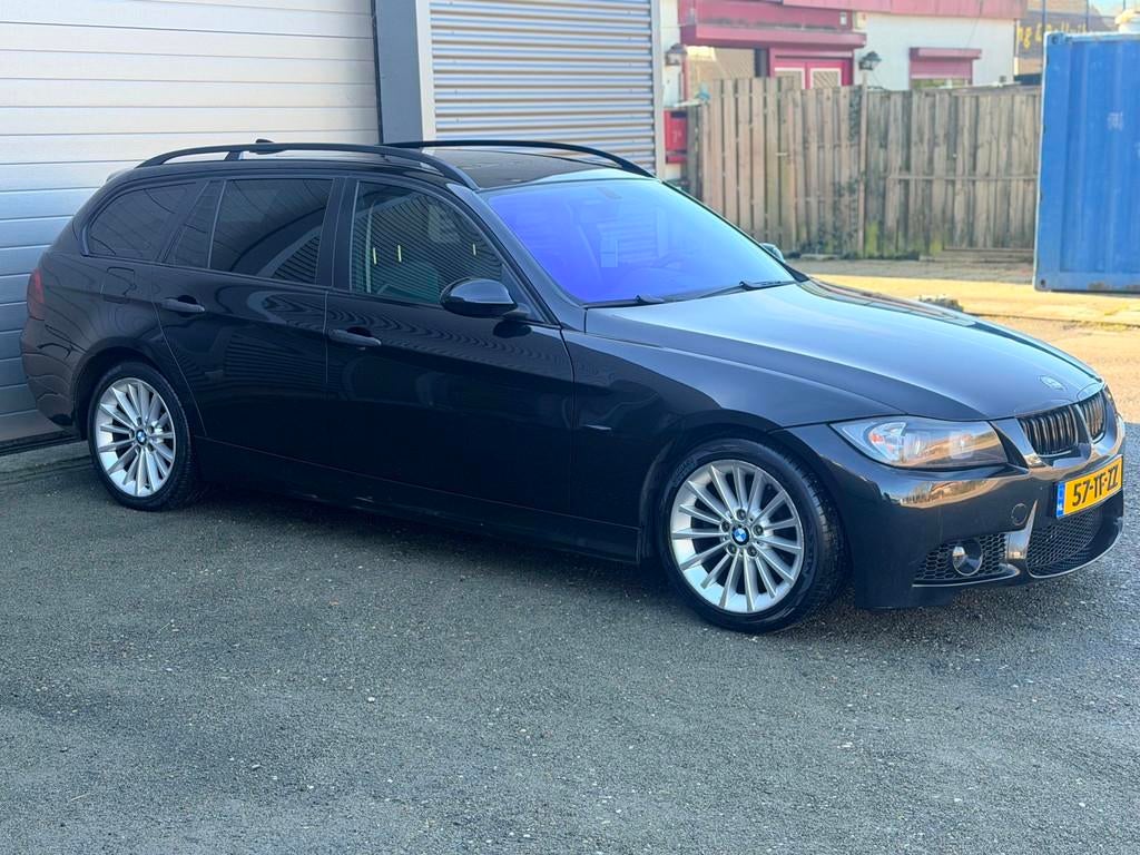 BMW 3-serie Touring 320i Executive AUT|PANO, Automaat, Achterwielaandrijving, 4 cilinders, 150 pk