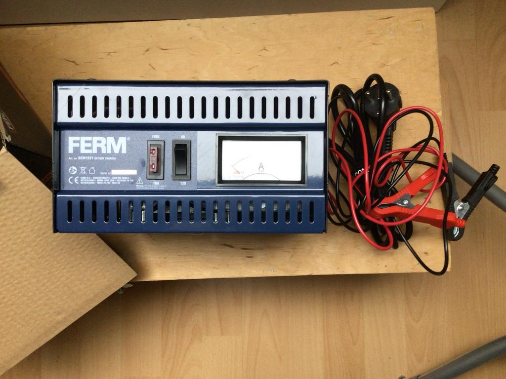 Ferm Acculader BCM1021 - 6V/12V voor auto en motor, Auto-onderdelen, Accu's en Toebehoren, Ophalen, Gebruikt, Universele onderdelen