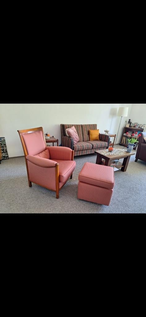 Comfortabele fauteuil met hocker - Zo goed als nieuw, Huis en Inrichting, Fauteuils, Klassiek, Comfortabel, 75 tot 100 cm, Ophalen of Verzenden