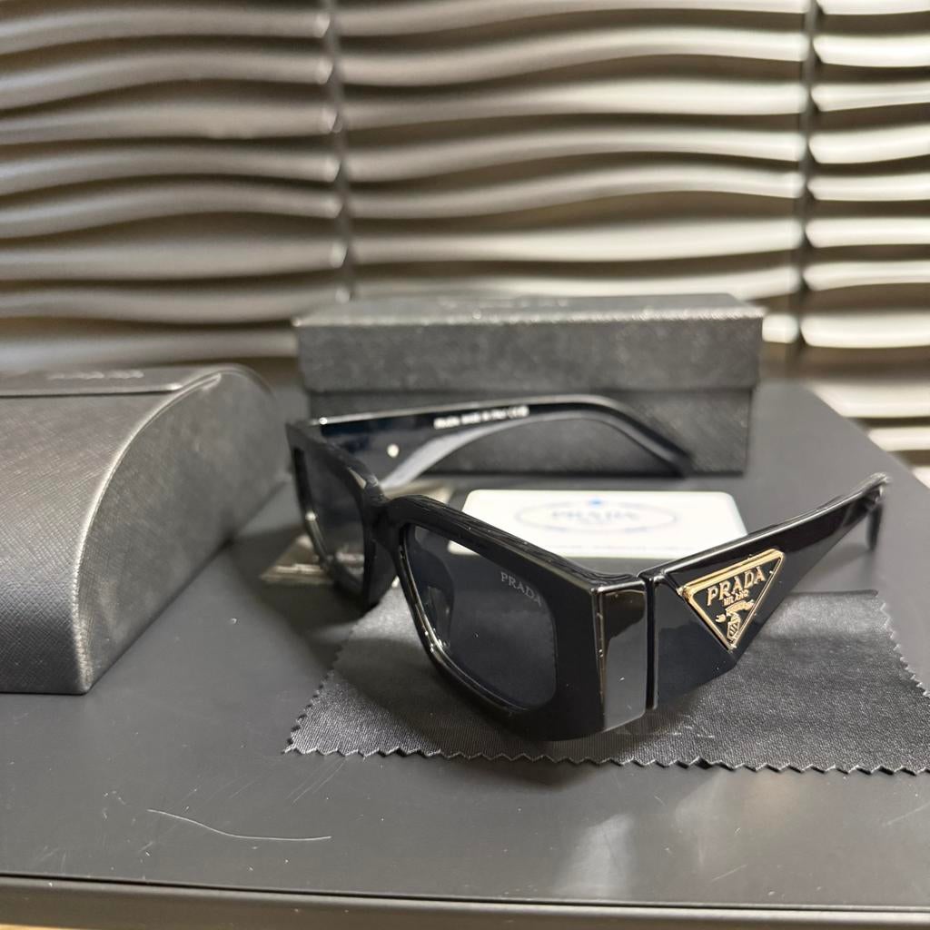 Prada zonnebril unisex nieuw, Overige merken, Zonnebril, Zwart, Nieuw