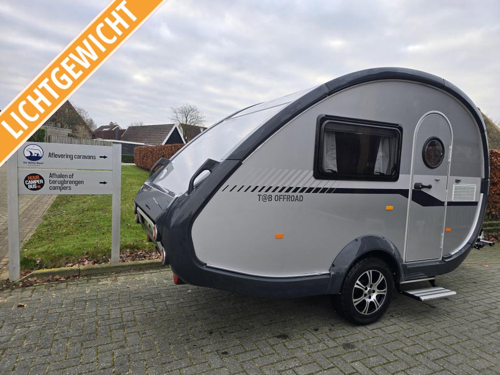 T@B Off Road 320 RS bwjr 2023 verzwaarde as 1000 kg, Caravans en Kamperen, Caravans, Overige typen, Schokbreker, Rondzit, Tot en met 2
