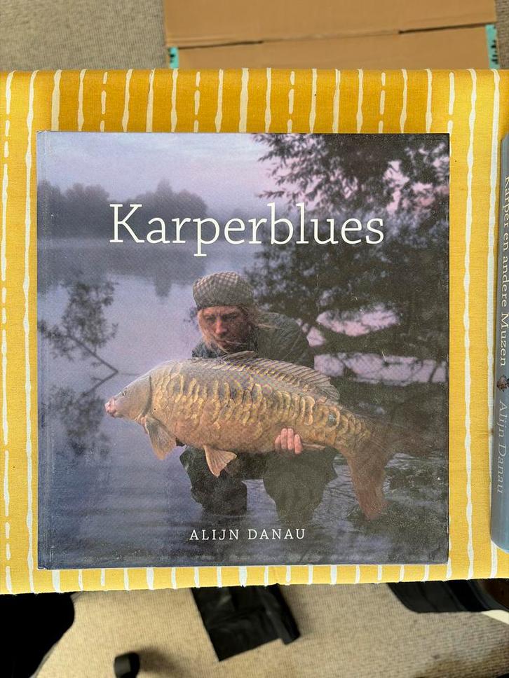 Karperblues - Alijn Danau (Boek over karpervissen), Watersport en Boten, Hengelsport | Karpervissen, Gebruikt, Overige typen, Ophalen of Verzenden