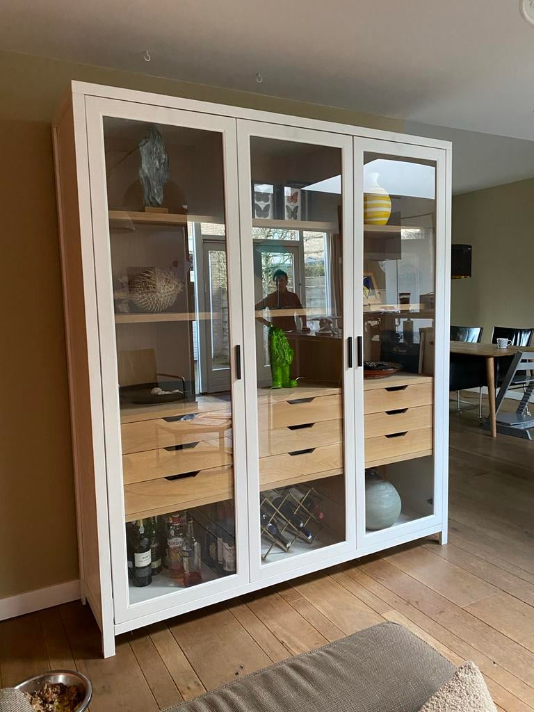 Goossens Vitrinekast Roel - Massief Eiken & Wit, Huis en Inrichting, Ophalen, 100 tot 150 cm, 200 cm of meer, Eikenhout