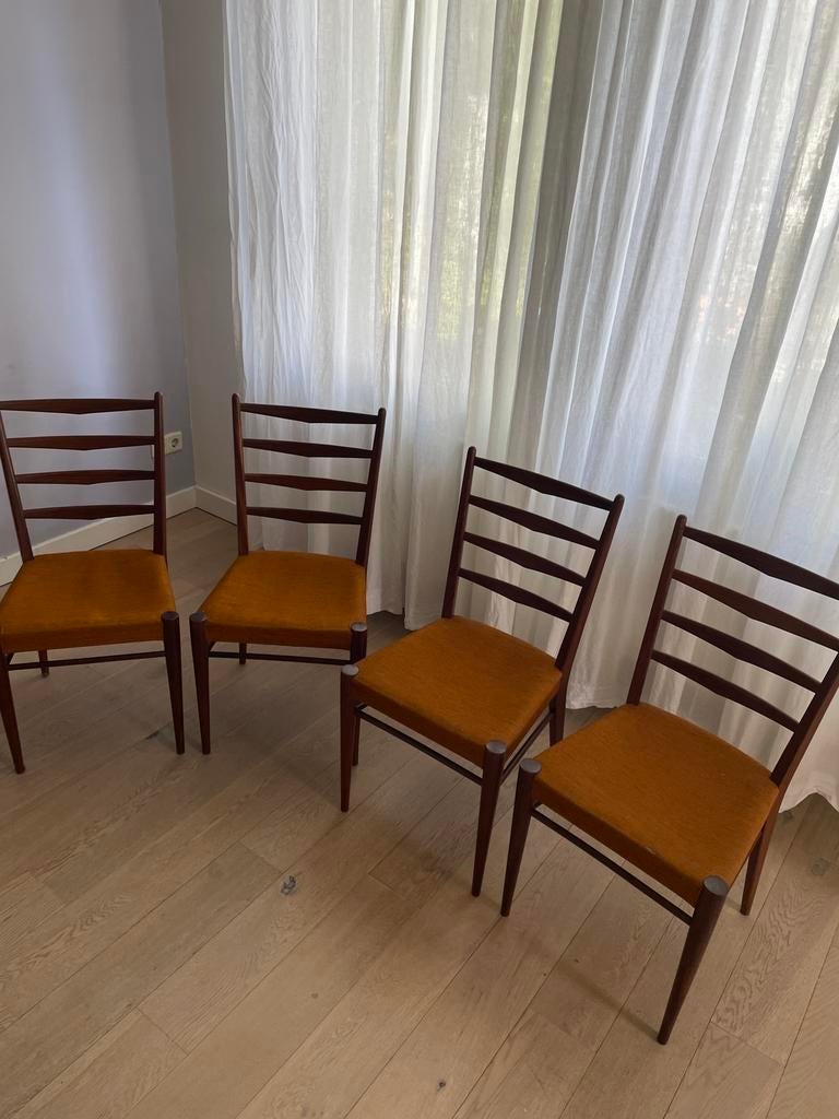 Vier teakhouten stoelen (pastoe-stijl, jaren zestig)., Huis en Inrichting, Stoelen, Ophalen, Gebruikt, Bruin, Vier
