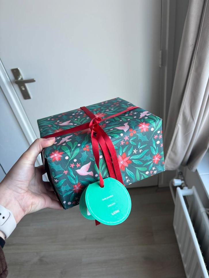 Lush kado set Season’s Greetings, Sieraden, Tassen en Uiterlijk, Uiterlijk | Lichaamsverzorging, Nieuw, Bad & Douche, Ophalen of Verzenden
