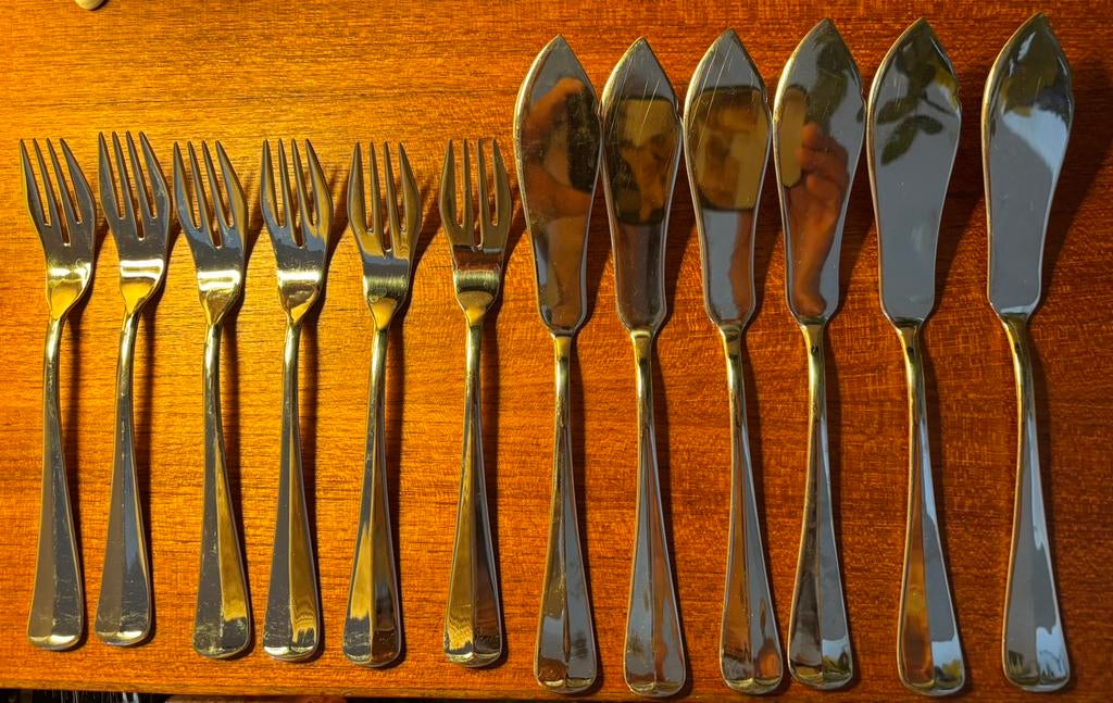 Keltum Haags Lofje 18-10 visbestek 12 delig, Ophalen of Verzenden, Rvs of Chroom, Los bestek, Vaatwasserbestendig
