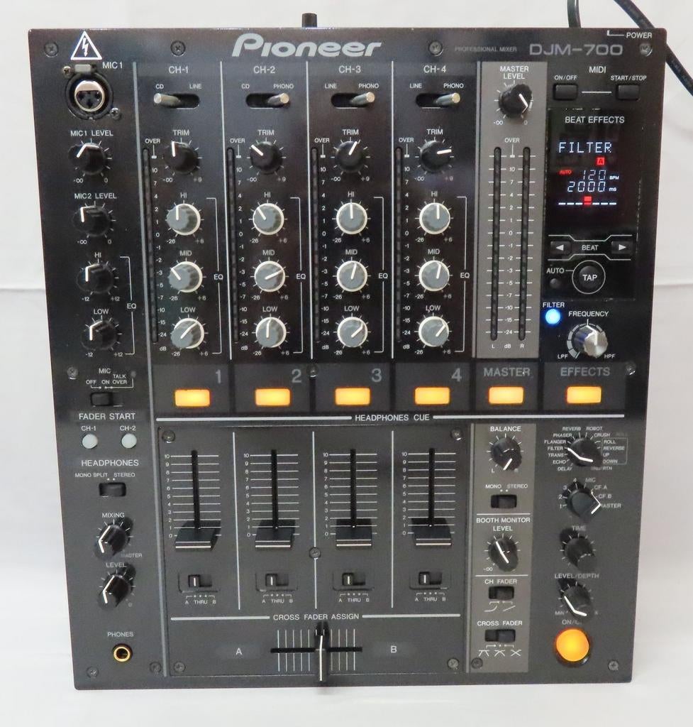 Pioneer DJM 700 - 4-kanaals DJ mixer met effecten, Muziek en Instrumenten, Dj-sets en Draaitafels, Zo goed als nieuw, Dj-set, Pioneer