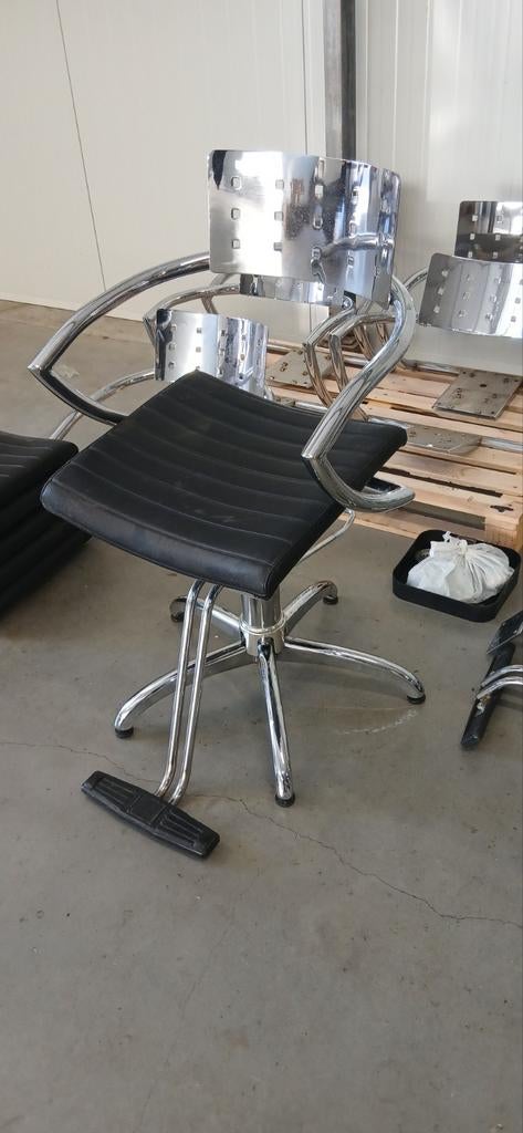 Stoelen en wasunit Bied maar, Ophalen, Zo goed als nieuw