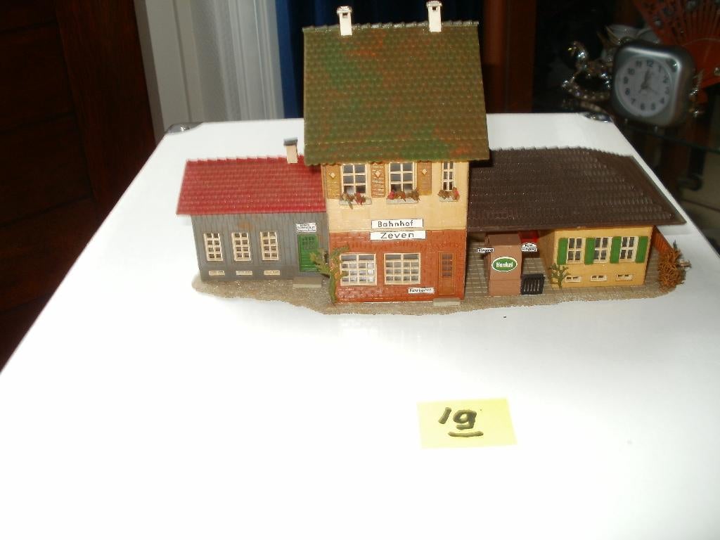 Faller B-93, station Zeven,voor bij de treinbaan, Overige merken, Gebruikt, Gelijkstroom of Wisselstroom, Brug, Tunnel of Gebouw