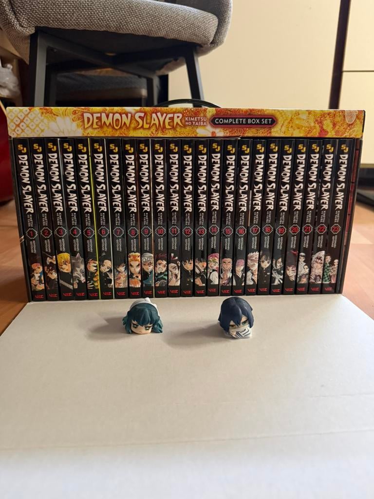 Demon slayer manga boxset + 2 extra’s + 2 figuurtjes, Boeken, Ophalen of Verzenden, Zo goed als nieuw