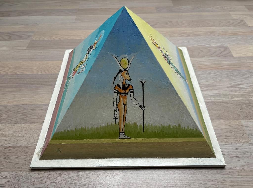 Beschilderde Piramide 40 x 30 cm Hathor Isis Thot Anoebis, Antiek en Kunst, Ophalen