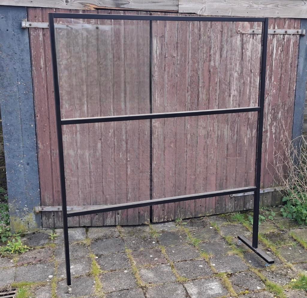 Zwart metalen scheidingswand met plexiglas, Huis en Inrichting, Woonaccessoires | Kamerschermen, Ophalen, Zo goed als nieuw