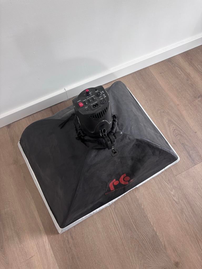 2x Falconeyes Studioflitser met Softbox ss-250d, Ophalen, Gebruikt, Lamp of Flitsset