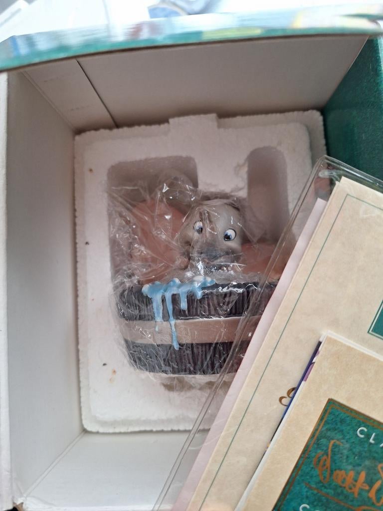 WDCC Walt Disney Classic Collection Dumbo Dombo beeld, Ophalen, Zo goed als nieuw, Beeldje of Figuurtje