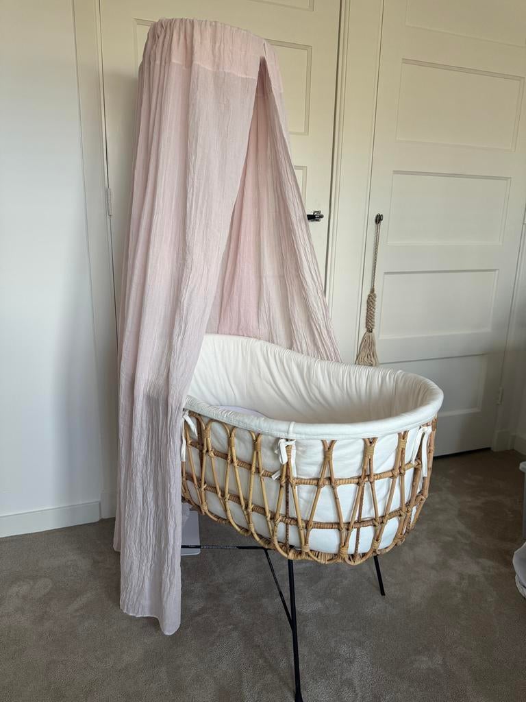 Childhome rotan wieg - als nieuw, Kinderen en Baby's, Babywiegjes en Ledikanten, Ophalen, Zo goed als nieuw, Wieg