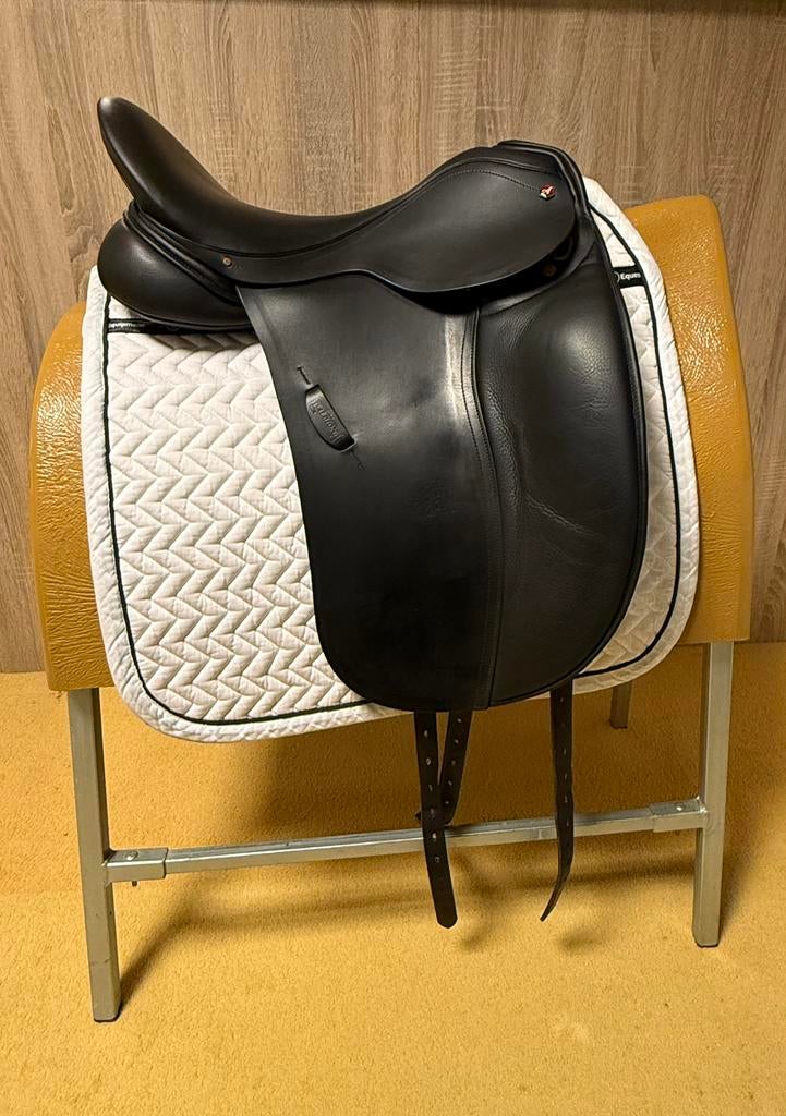 ZADELBOK Stubbs PASBOK kunststof zadelpresentatiebok ZGST!, Dieren en Toebehoren, Paarden en Pony's | Hoofdstellen en Tuigage