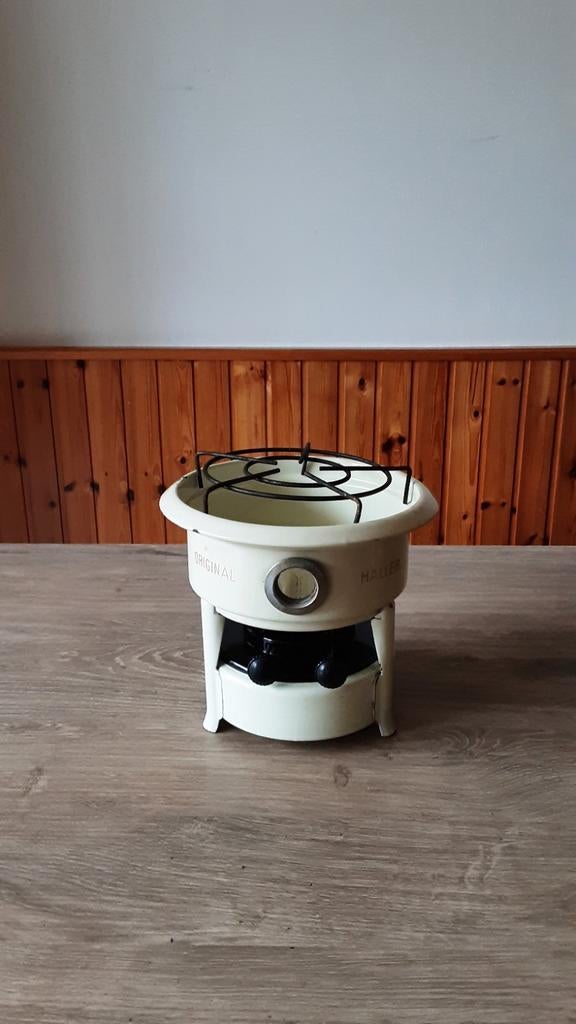 EMAILLE BEIGE 2 PITS PETROLEUMSTEL MERK HALLER., Ophalen of Verzenden