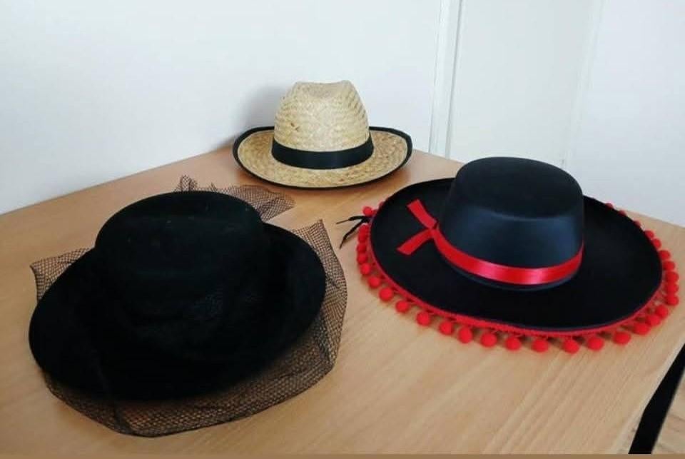 Diverse hoeden en petten voor foute party of carnaval, Kleding | Dames, Ophalen of Verzenden, Zo goed als nieuw, One size fits all