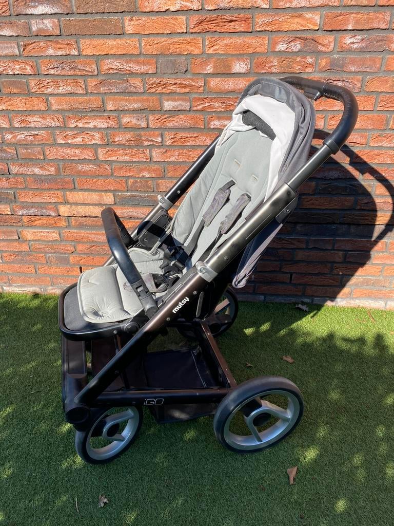 Mutsy Igo kinderwagen + reiswieg + meerijdplankje, Kinderen en Baby's, Buggy's, Ophalen, Zo goed als nieuw, Overige merken, Verstelbare rugleuning