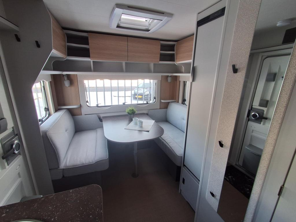 Bürstner B66 490 TL NIEUW!! ENKELE BEDDEN!!, Standaardzit, Bedrijf, Bürstner, Schokbreker