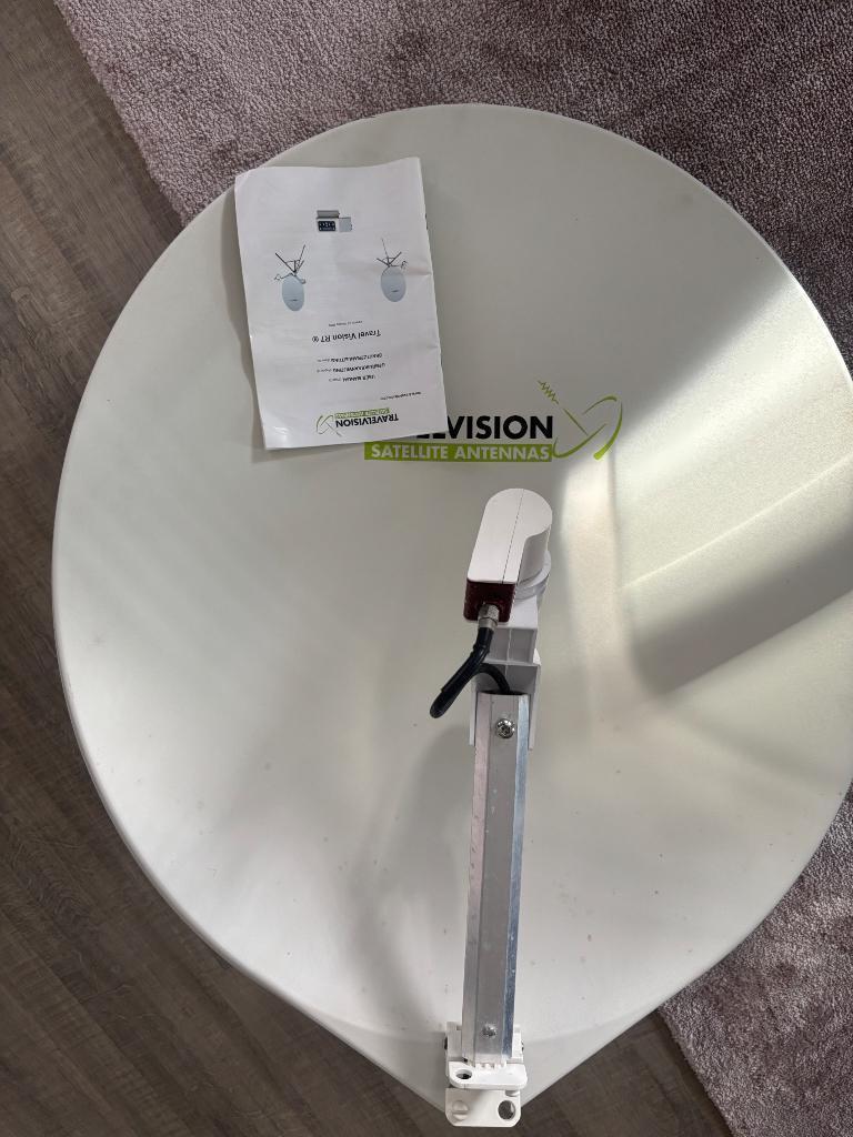 Travel Vision TR 7 satelliet schotel ( volautomaat), Ophalen, Gebruikt