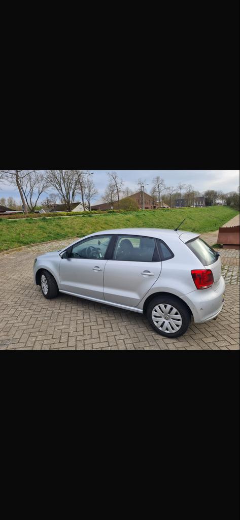 Volkswagen Polo 1.4 16V FSI 63KW 2013 Grijs, Auto's, Volkswagen, Voorwielaandrijving, 970 kg, 40 €/maand, Zwart