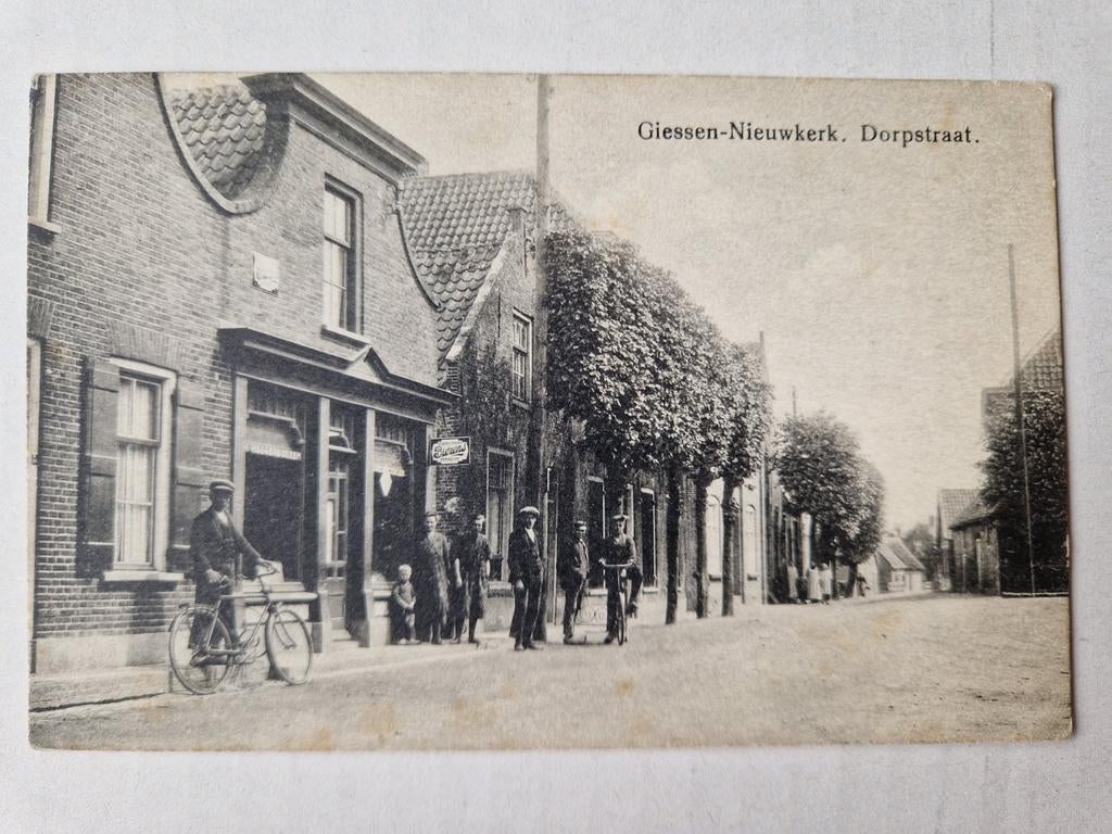 Giessen-Nieuwkerk Dorpstraat  1920-1930, Verzamelen, Ansichtkaarten | Nederland, Ophalen of Verzenden, 1920 tot 1940, Ongelopen