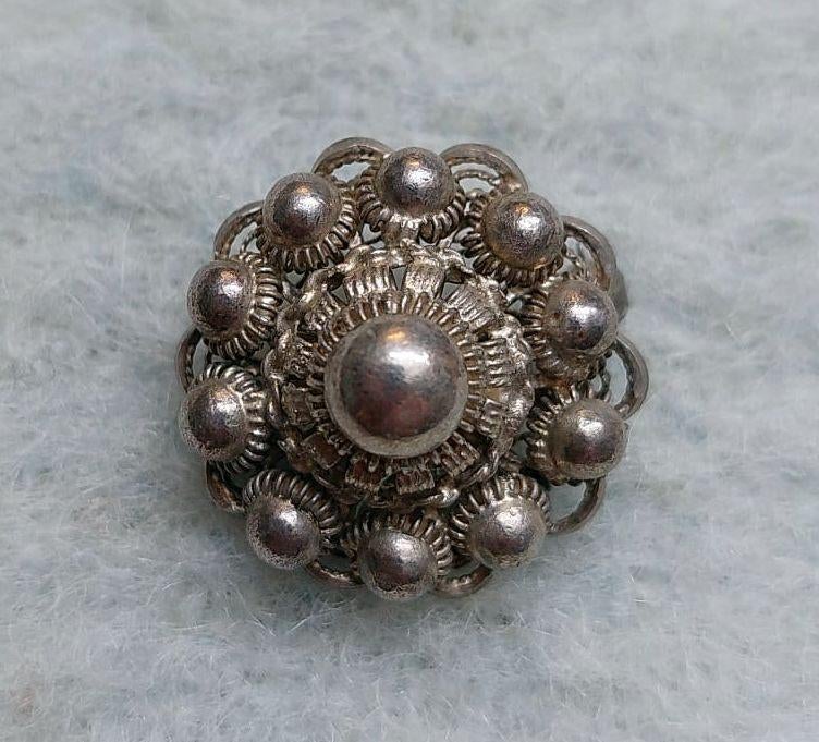 Broche met Zeeuwse knoop., Gebruikt, Minder dan 4 cm, Ophalen of Verzenden, Zilver